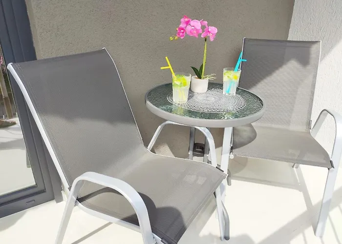White Studio Apartman