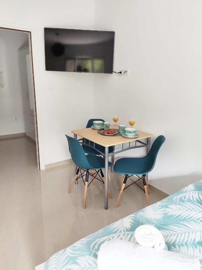 White Apartman